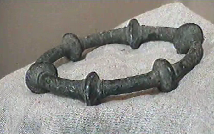 Objet en bronze issu de l’archéologie protohistorique.